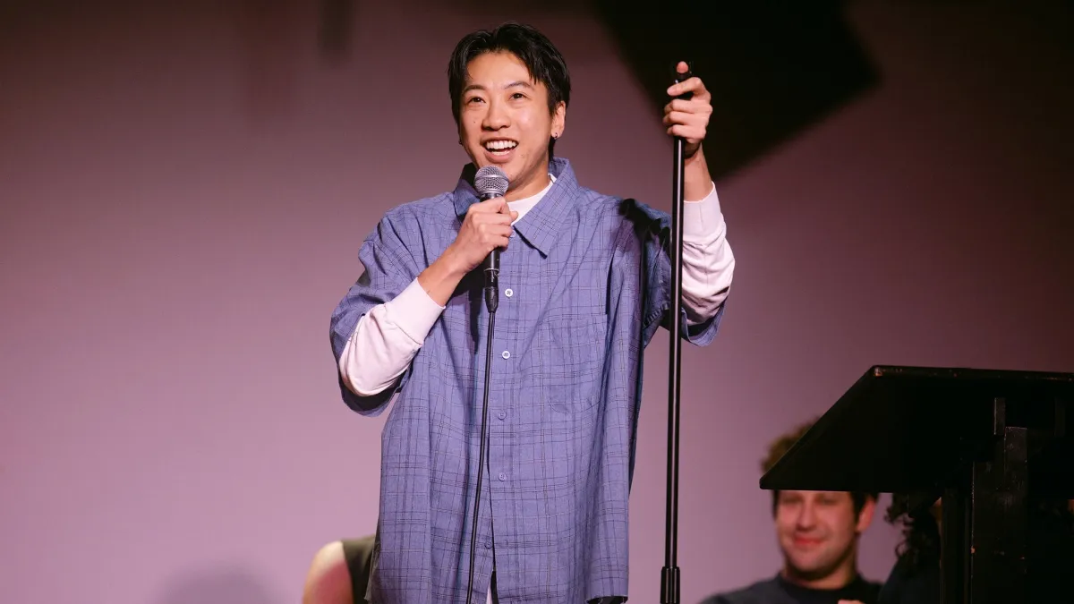 James Tom Goes on a Mini-Tour, Casual Style